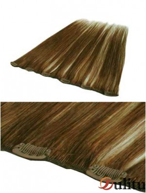 Belle pince à cheveux remy droite brune dans les extensions de cheveux