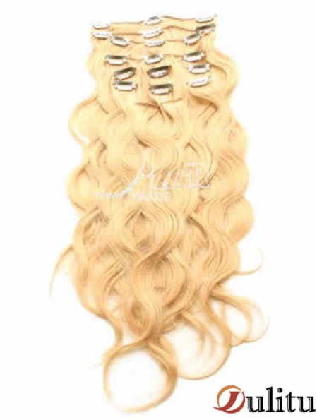 Pince à cheveux bouclée blonde remy idéale dans les extensions de cheveux