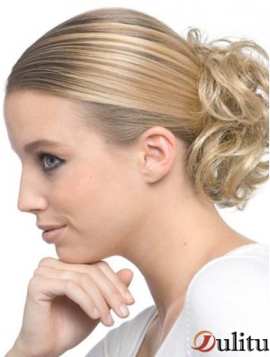 Enveloppement de cheveux blonds