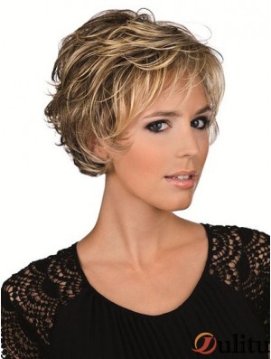 Cheveux bruns avec coupe courte en dentelle sur le devant