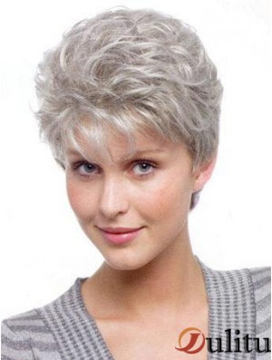 Perruques pour dame âgée avec style ondulé gris