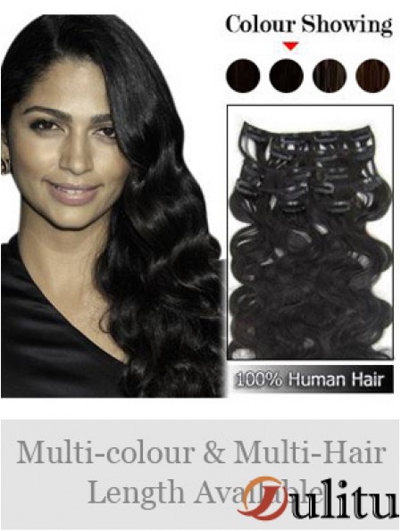 Grande pince à cheveux ondulée noire remy dans les extensions de cheveux