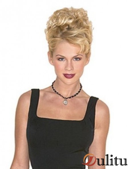 Clip de cheveux sur la couleur blonde, style court et bouclé